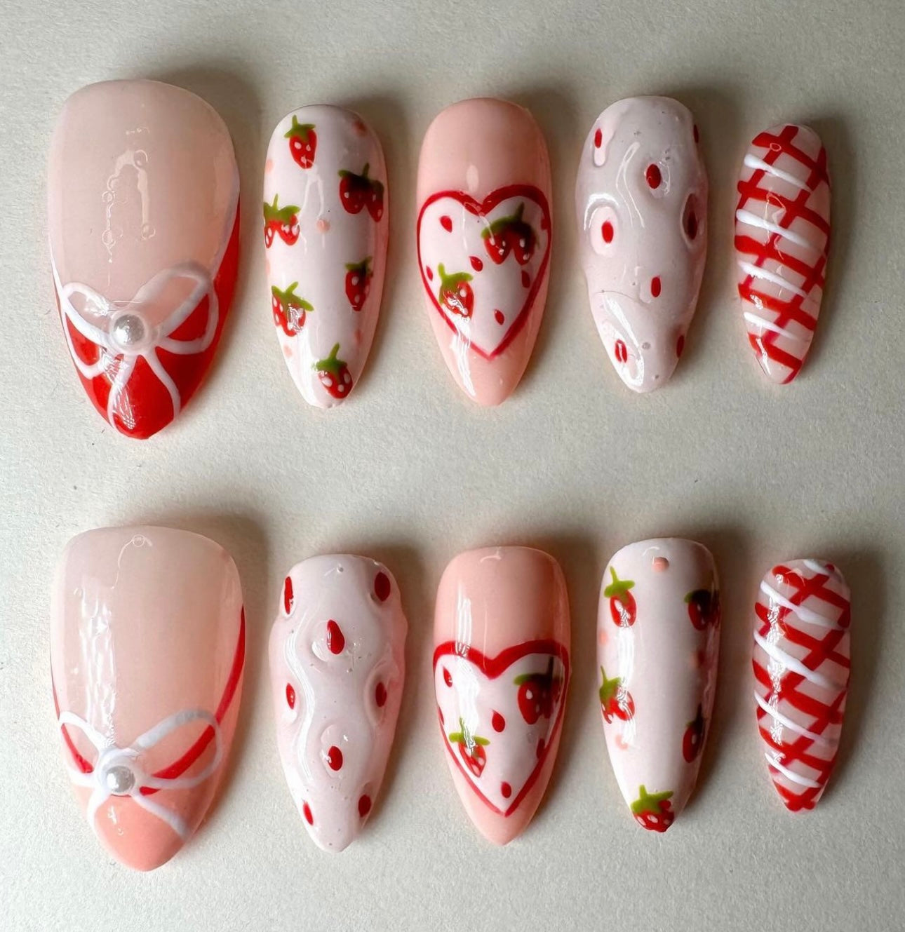 Press on nails| Strawberries & cream