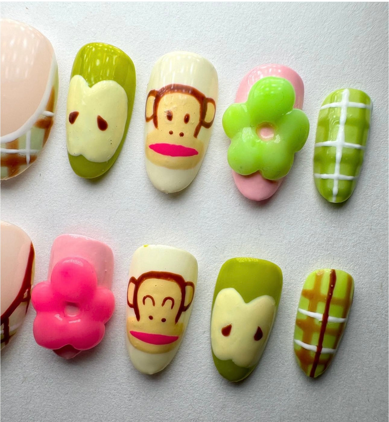 Press on nails| Paul Frank set