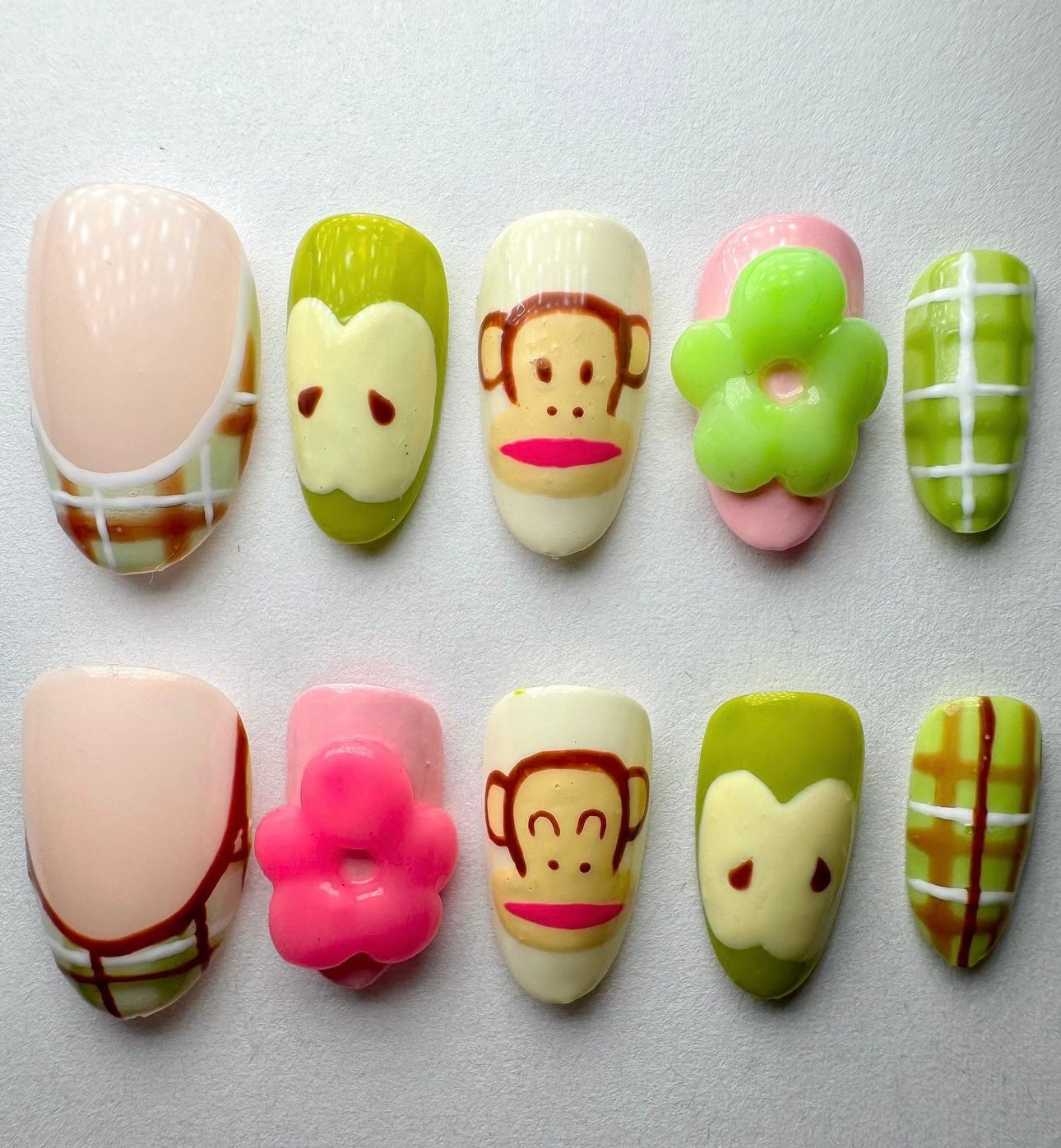 Press on nails| Paul Frank set