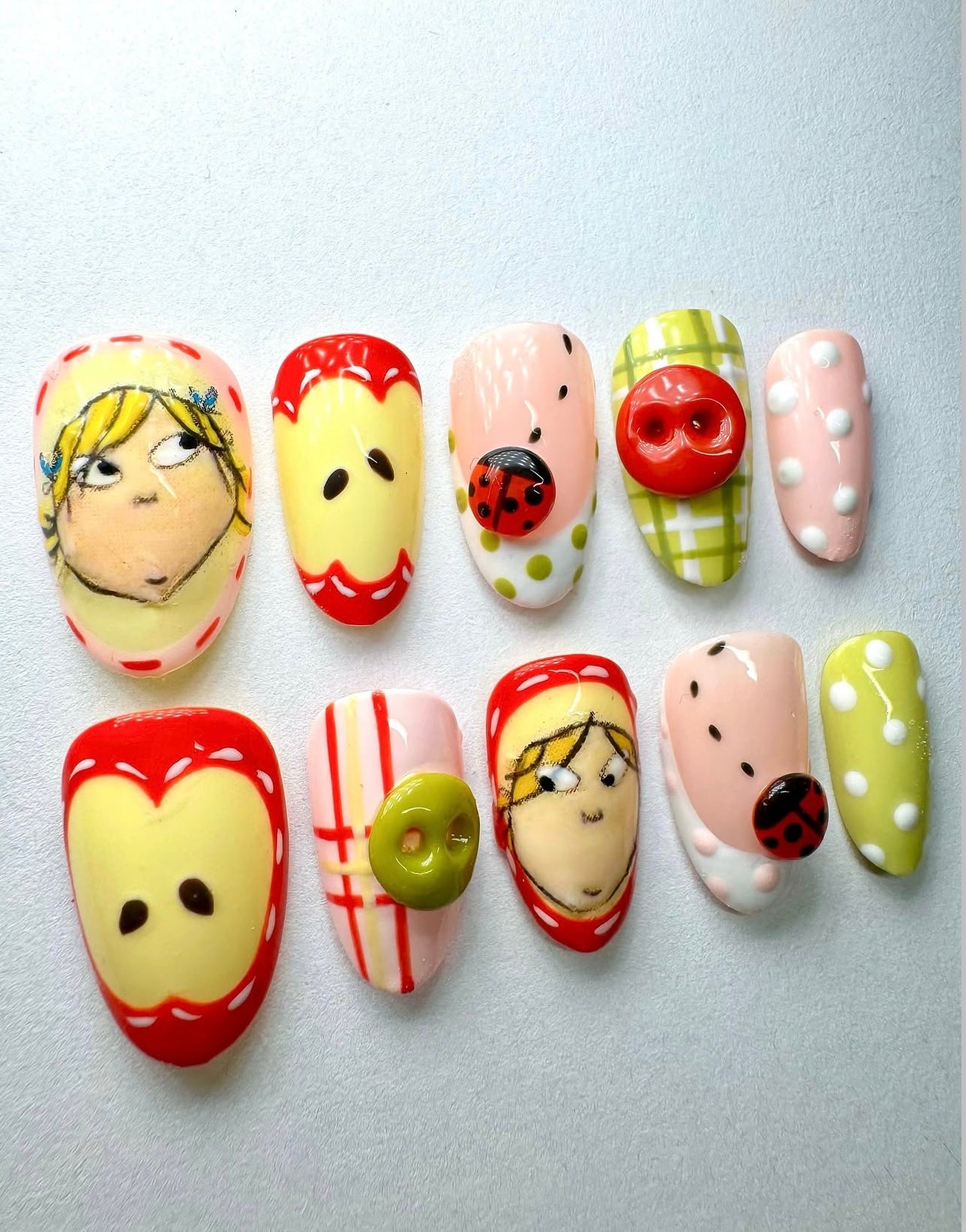 Press on nails| Charlie & Lola
