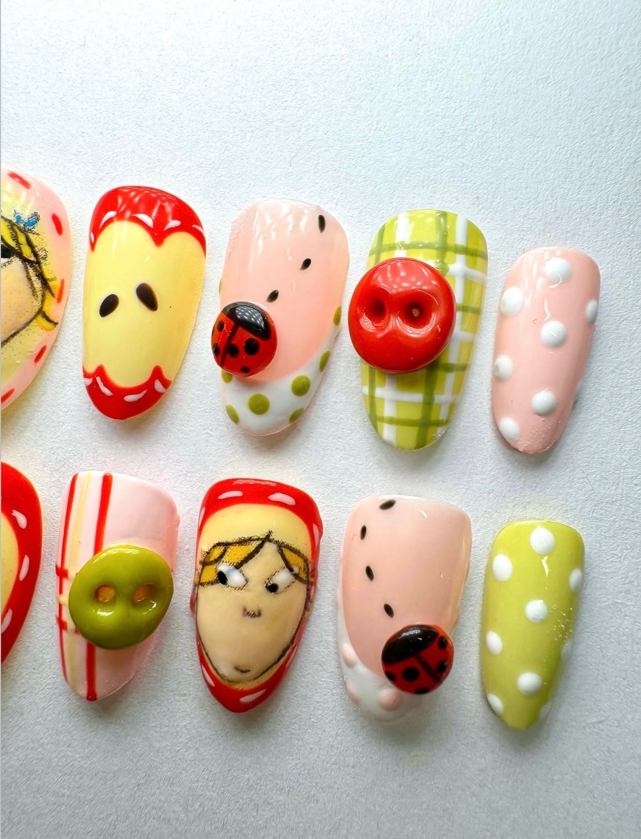 Press on nails| Charlie & Lola
